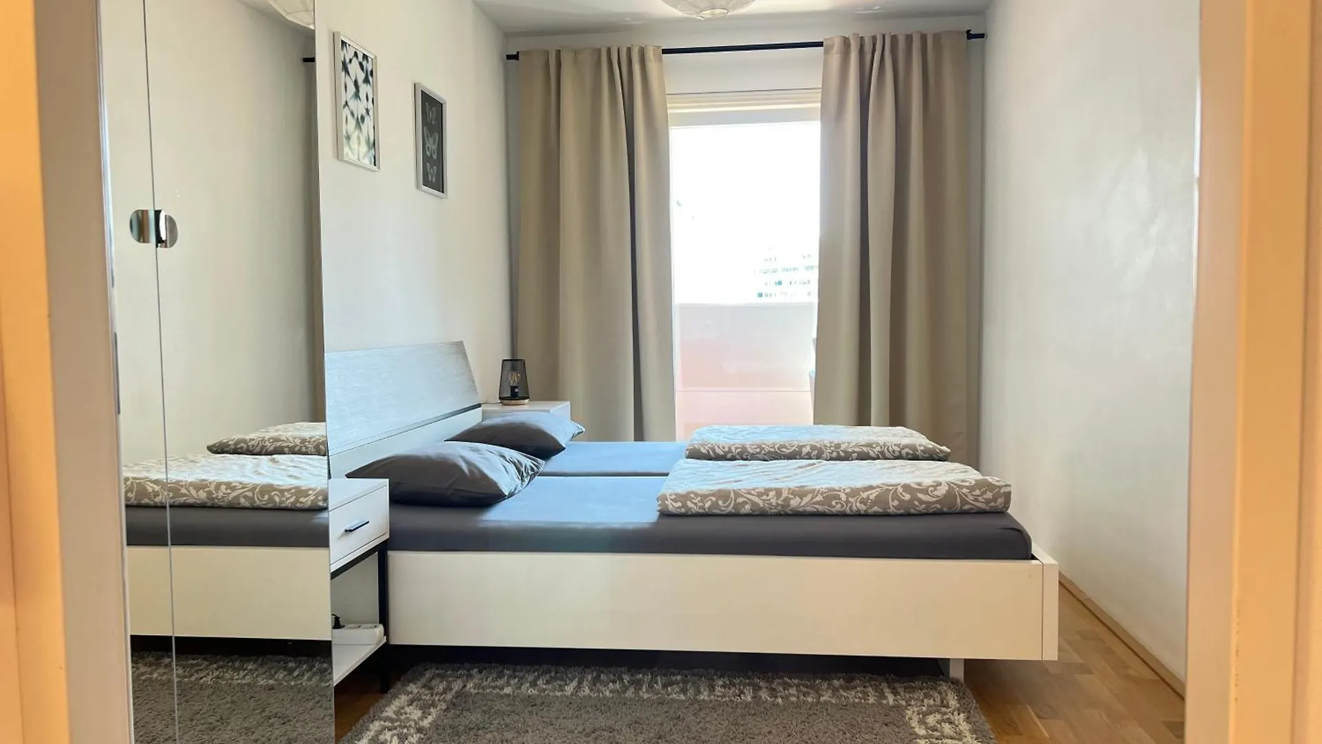 2 Bedroom Apartment Next To Metro U1 And Pr Garage location