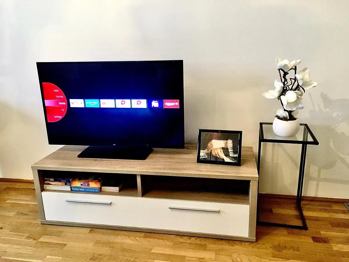 2 Bedroom Apartment Next To Metro U1 And Garage Parking Vienna 0*,  Austria