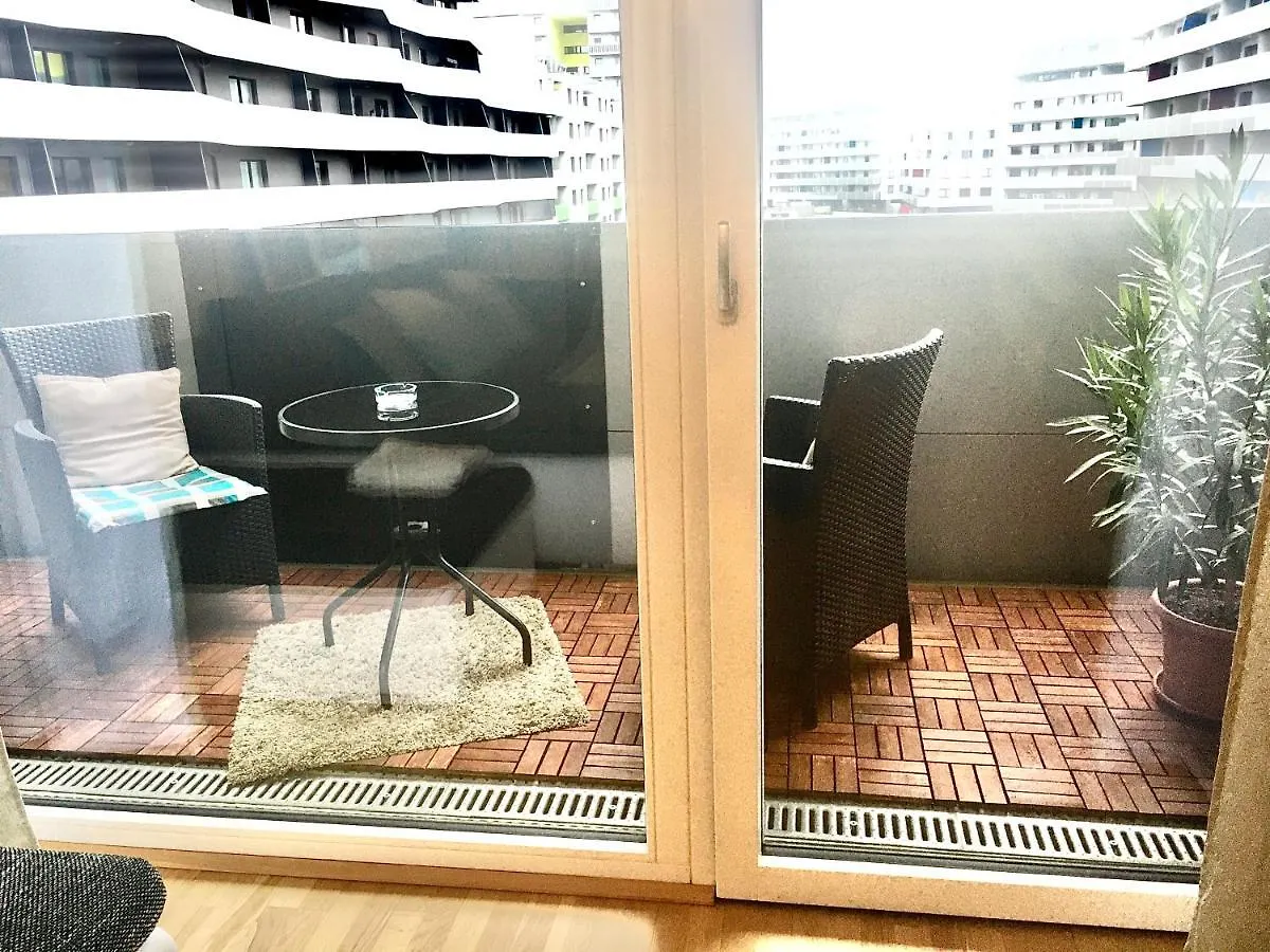 2 Bedroom Apartment Next To Metro U1 And Garage Parking Vienna