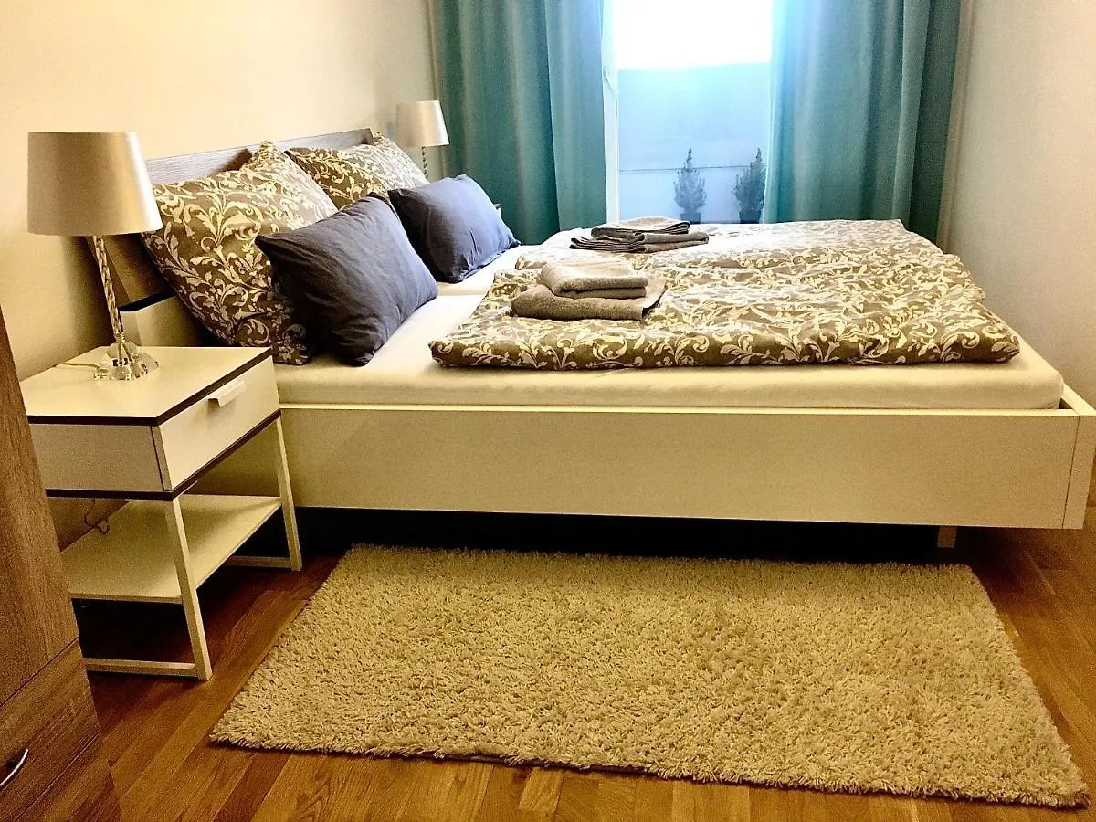 2 Bedroom Apartment Next To Metro U1 And Garage Parking Vienna Austria