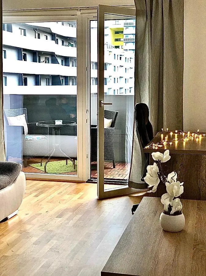 2 Bedroom Apartment Next To Metro U1 And Garage Parking Vienna