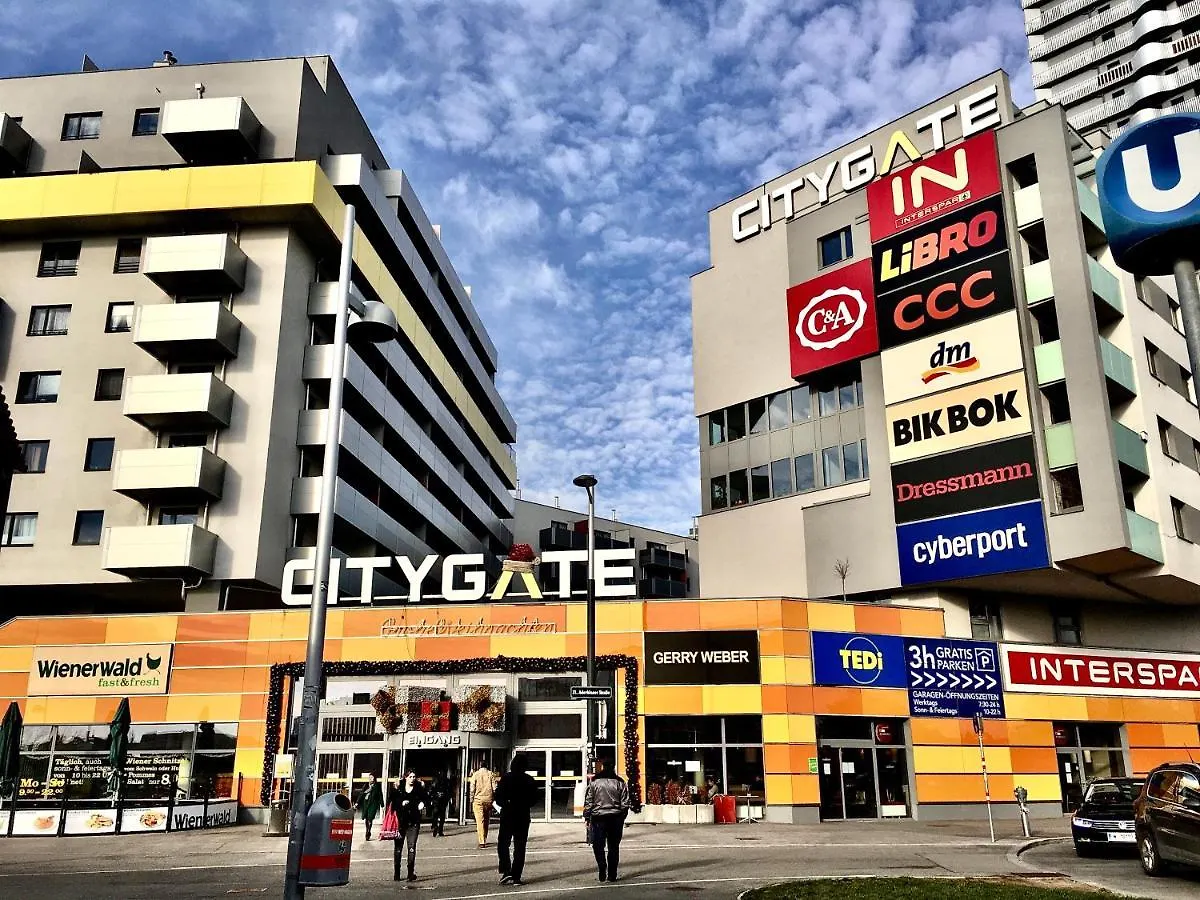2 Bedroom Apartment Next To Metro U1 And Garage Parking Vienna