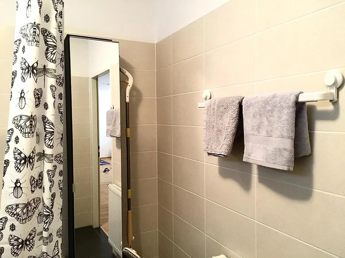 2 Bedroom Apartment Next To Metro U1 And Garage Parking Vienna