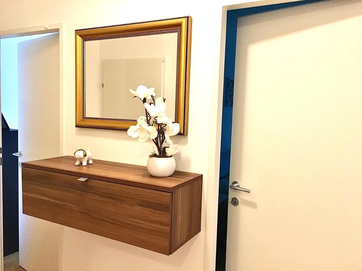 2 Bedroom Apartment Next To Metro U1 And Garage Parking Vienna