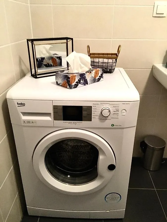 2 Bedroom Apartment Next To Metro U1 And Garage Parking Vienna Austria
