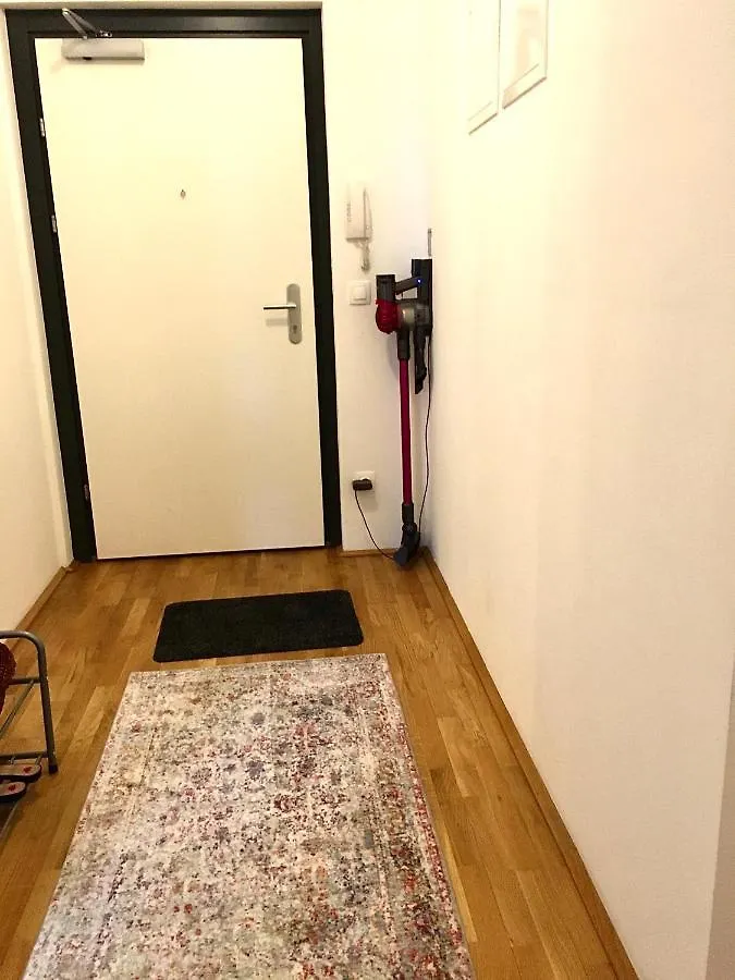 2 Bedroom Apartment Next To Metro U1 And Garage Parking Vienna 0*,  Austria