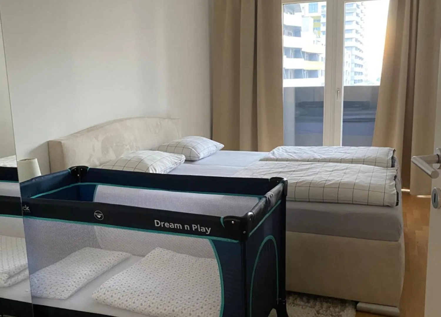 2 Bedroom Apartment Next To Metro U1 And Garage Parking Vienna