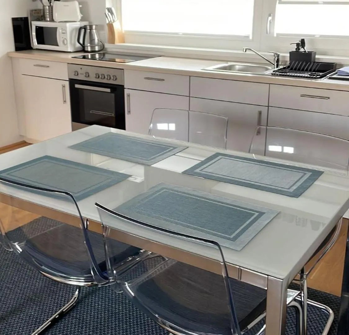 2 Bedroom Apartment Next To Metro U1 And Garage Parking Vienna