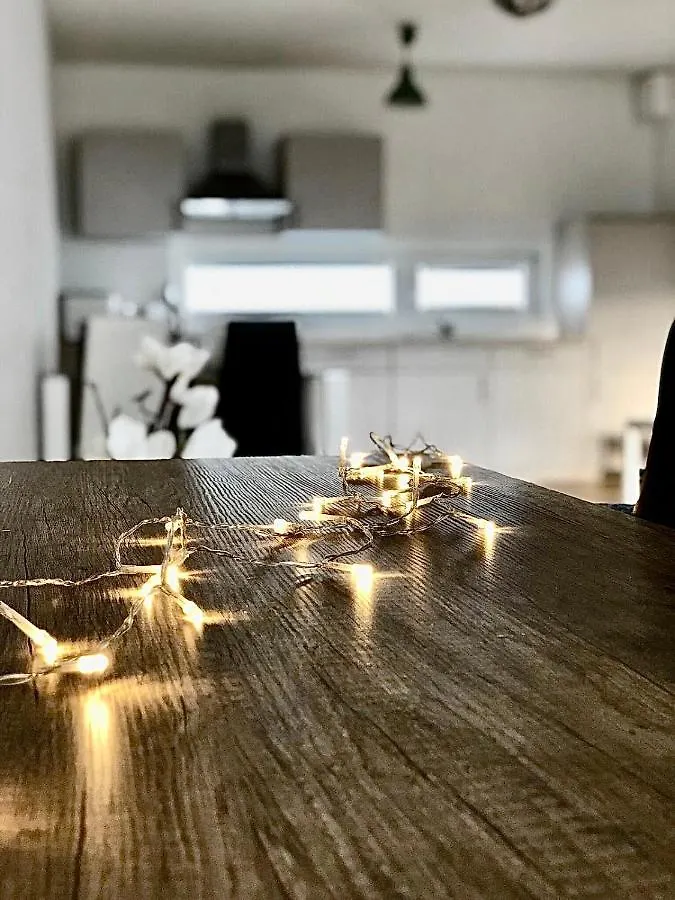 2 Bedroom Apartment Next To Metro U1 And Garage Parking Vienna